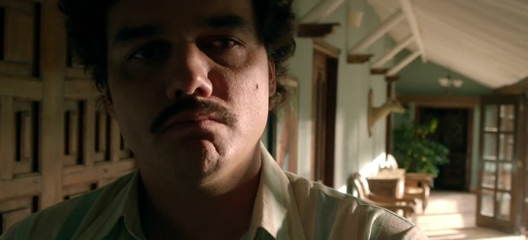 The Palace in Flames – Narcos S01E04 online